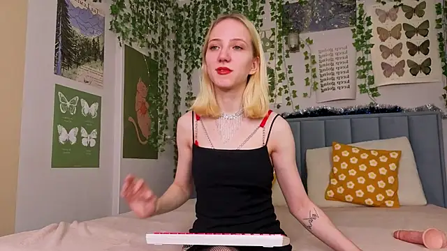 EmmaNovak online show from 16, 12, 2025