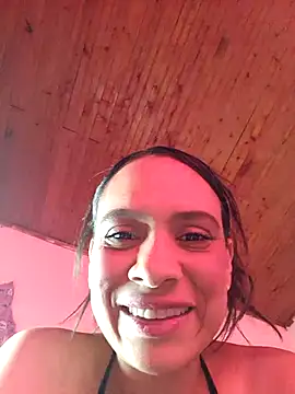 Snapshot of Lara_Honey111 chatting on 13, 11, 2025 Lara Honey111 online show from 13, 11, 2025