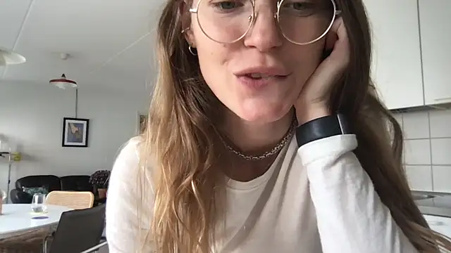 Scorpion Peach online show from 18, 9, 2025