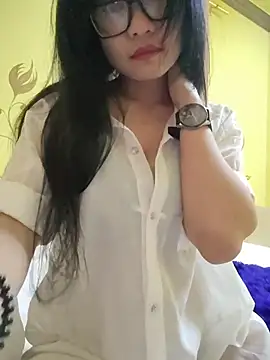 Snapshot of YayeeShow chatting on 14, 11, 2025 YayeeShow online show from 14, 11, 2025