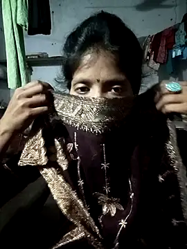 Snapshot of SEXY-MAHI4 chatting on 15, 10, 2025 SEXY-MAHI4 online show from 15, 10, 2025