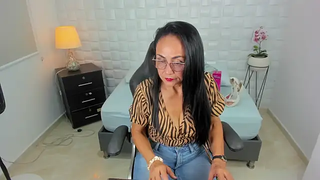 yulitza1025 online show from 29, 9, 2025