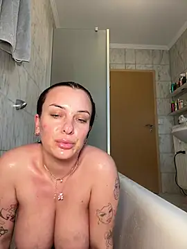 Snapshot of OliviaaFischer chatting on 17, 5, 2026 OliviaaFischer online show from 17, 5, 2026