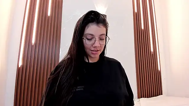 CarolinaMejia online show from 17, 10, 2025