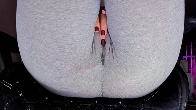 Cameltoe squirt inPants online show from 18, 9, 2025