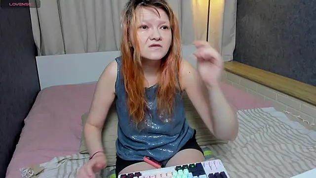 Nora lovvvv online show from 20, 9, 2025