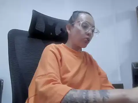 Snapshot of dalila_macherano1 chatting on 11, 10, 2025 dalila macherano1 online show from 11, 10, 2025