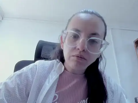 Snapshot of dalila_macherano1 chatting on 19, 10, 2025 dalila macherano1 online show from 19, 10, 2025
