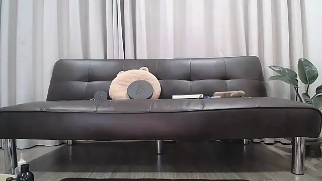 Liz Hu online show from 4, 12, 2025