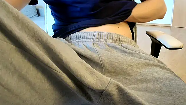 Breezydicksn online show from 6, 5, 2026
