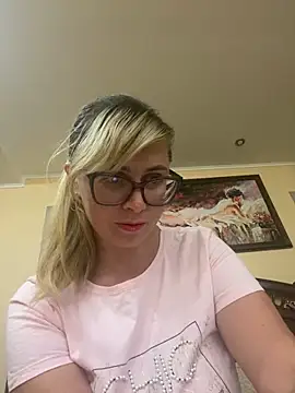 Crystal00Girl online show from 14, 9, 2025