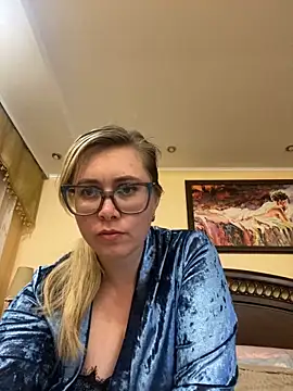 Crystal00Girl online show from 5, 10, 2025