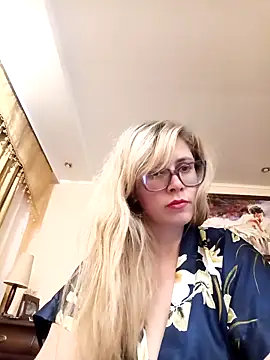 Crystal00Girl online show from 23, 10, 2025