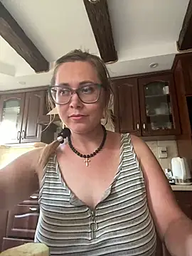 Crystal00Girl online show from 2, 8, 2026