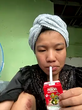 Snapshot of QueenLink chatting on 5, 10, 2025 QueenLink online show from 5, 10, 2025