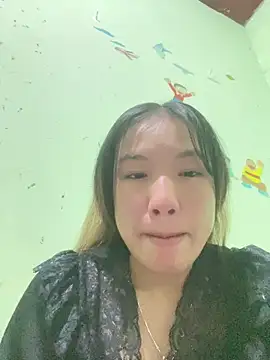 Snapshot of QueenLink chatting on 9, 10, 2025 QueenLink online show from 9, 10, 2025