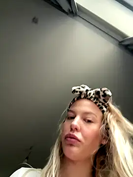 Chloemillerrxx online show from 10, 10, 2025