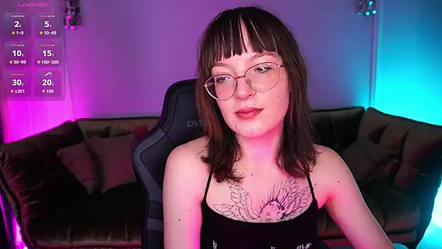 Pixie Peachh online show from 12, 11, 2025