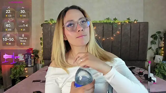 LanaMills  online show from 31, 3, 2026