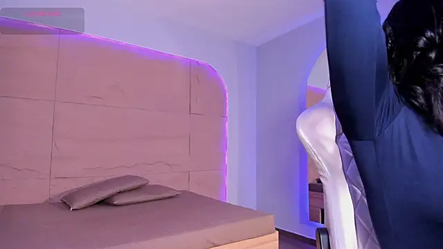 HannahMontgomery online show from 25, 11, 2025