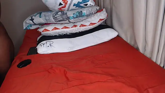 Snapshot of Lunalee chatting on 10, 4, 2026 Lunalee online show from 10, 4, 2026