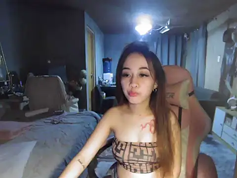 Snapshot of Yummiiieee28 chatting on 29, 10, 2025 Yummiiieee28 online show from 29, 10, 2025