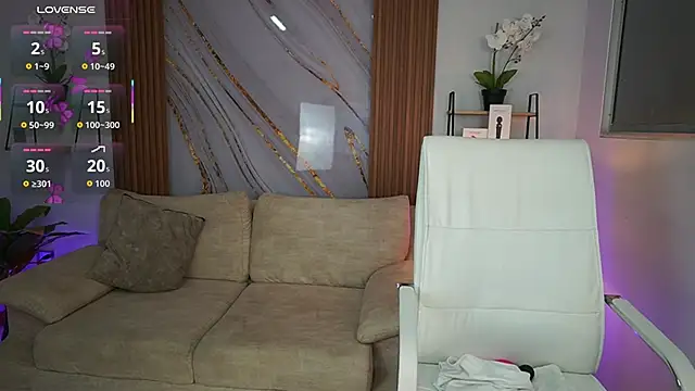 MilaCrave online show from 7, 10, 2025