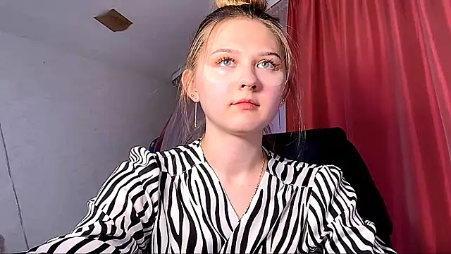 Snapshot of Smoke_mama chatting on 12, 9, 2025 Smoke mama online show from 12, 9, 2025