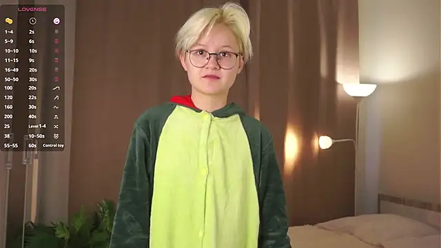 Snapshot of MargertDoyen chatting on 14, 10, 2025 MargertDoyen online show from 14, 10, 2025