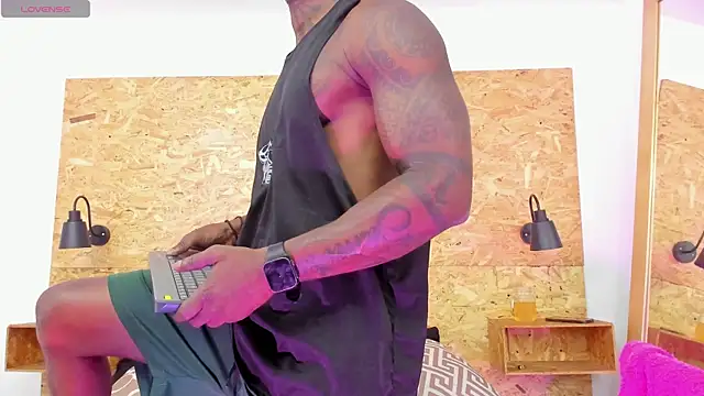 santiblack7 online show from 4, 10, 2025