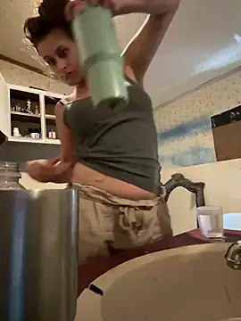 Snapshot of Tlynn chatting on 8, 9, 2025 Tlynn online show from 8, 9, 2025