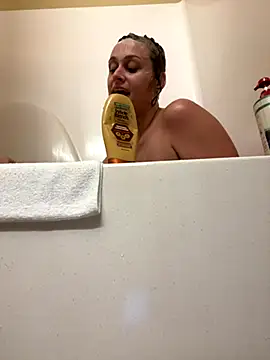 Snapshot of Tlynn chatting on 15, 10, 2025 Tlynn online show from 15, 10, 2025