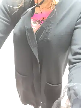 pink-mai online show from 14, 12, 2025