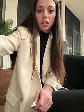 EllyLynn online show from 2, 2, 2026