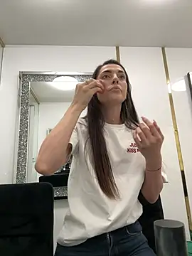 EllyLynn online show from 13, 4, 2026