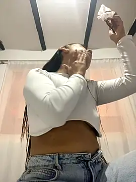 Sara-cooper2 online show from 11, 11, 2025