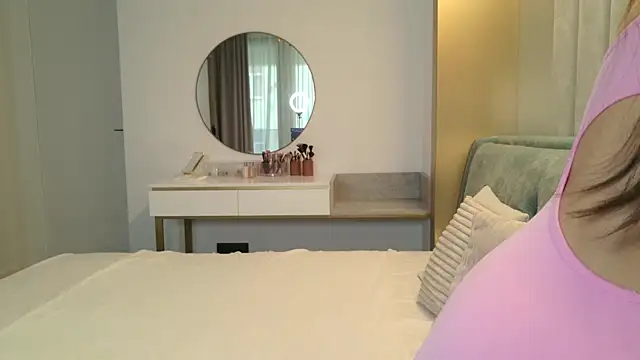 Lexii otto online show from 4, 4, 2026