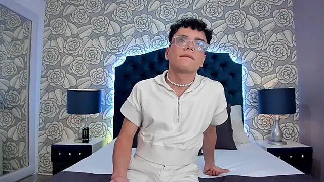Snapshot of RichardParkk chatting on 12, 9, 2025 RichardParkk online show from 12, 9, 2025