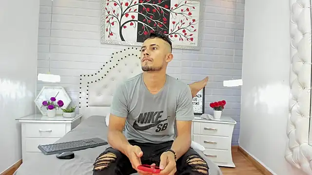 Valentiinoss online show from 7, 11, 2025