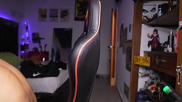 logan hugh8 online show from 24, 4, 2026