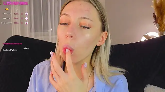 NyxaThorn online show from 28, 10, 2025