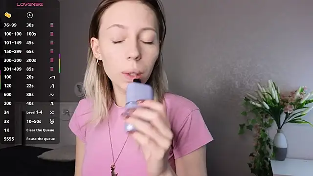 NyxaThorn online show from 9, 4, 2026