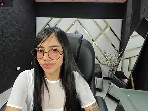 Snapshot of hazel_18_ chatting on 7, 5, 2026 hazel 18 online show from 7, 5, 2026