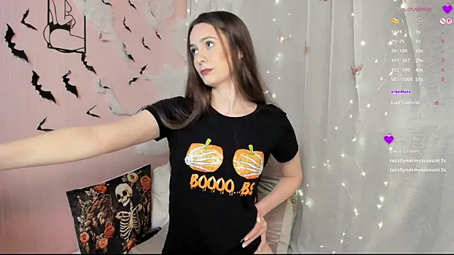 Monica Velvet online show from 3, 11, 2025