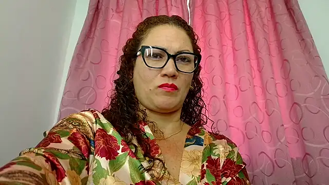 Snapshot of TifanyQueen_ chatting on 12, 9, 2025 TifanyQueen  online show from 12, 9, 2025