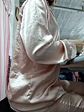 irina hana online show from 17, 12, 2025