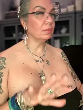 dieseldame1313 online show from 5, 3, 2026