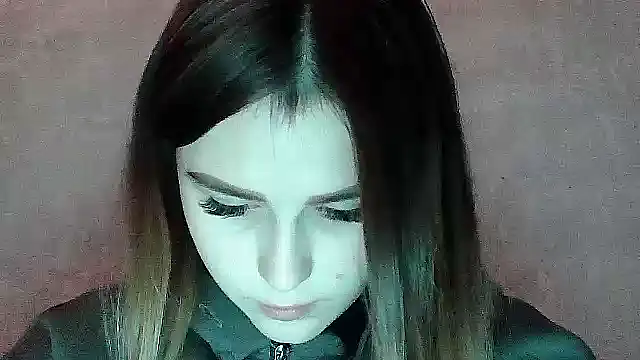 SweetLoraa online show from 11, 11, 2025