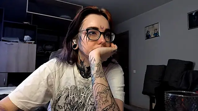 Snapshot of HighelikeGirl chatting on 10, 9, 2025 HighelikeGirl online show from 10, 9, 2025