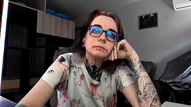 Snapshot of HighelikeGirl chatting on 2, 10, 2025 HighelikeGirl online show from 2, 10, 2025
